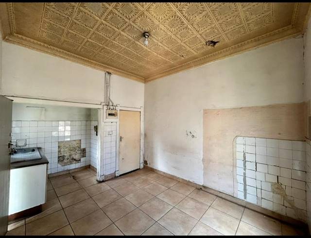 7 BEDROOM HOUSE FOR SALE IN GERMISTON CENTRAL